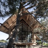 Esta casa pré-fabricada totalmente sustentável é ideal para viver junto ao mar