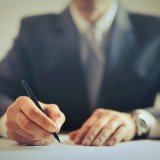 Imobiliárias têm de comprovar requisitos e pagar taxa anual até 5 de março ou perdem a licença