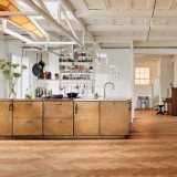 De fábricas a igrejas: a “febre” de transformar edifícios (de todo o tipo) em casas incríveis