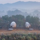Este hotel rural exótico na China é feito de cabanas únicas (e muito peculiares)