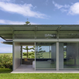 A casa de sonho que todos gostaríamos de ter: com jardim, piscina e vista para o mar