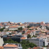 Recuperação económica assente no imobiliário e turismo mantém debilidades estruturais 