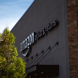 Trabalhadores da Amazon só regressam aos escritórios em janeiro de 2022