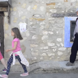 Aldeia de Griegos em Espanha dá casa e trabalho a famílias com filhos