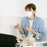 Uso de máscara mantém-se obrigatório em instituições de ensino superior