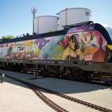 Comboio veste-se de arte urbana em nome da sustentabilidade