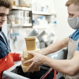 Uso de máscara obrigatório no trabalho? Empresas decidem - há exceções