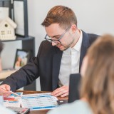 Adesão de contratos ao novo regime do arrendamento urbano suspensa