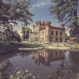 Castelo da série italiana a “Bela e o Monstro” vendido em leilão