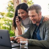 Escrituras à distância com luz verde de Marcelo