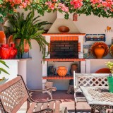 Casas com churrasqueira e jardim 