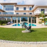 Casa típica de novela à venda por 8,5 milhões