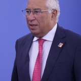 António Costa promete defender futuro da Segurança Social