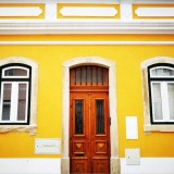 Porta Prédio Amarelo