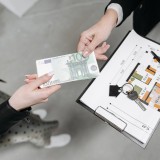Contratações de pessoas em empresas do setor imobiliário