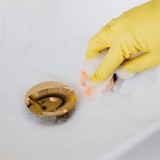 Limpeza de ralo de lavatório