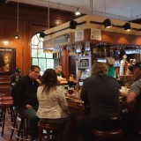 Bar "Cheers" vendido em leilão
