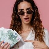 poupar dinheiro no final do mês