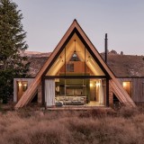 Refúgio moderno e sustentável que fica nas montanhas da Nova Zelândia