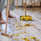 Aspirar ou varrer? O melhor método para limpeza do chão