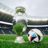 taça e bola oficial do Euro 2024