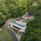 La ampliación del Balneario y Reserva Termal de Balnea, ubicada en los montes Apalaches de Quebec, ha sido diseñada por el estudio MacKay-Lyons Sweetapple Architects.