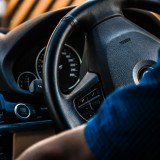 condutor dentro de casa