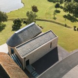 La Malvern Pool House, está ubicada en el corazón de Warwickshire, Inglaterra y ha sido diseñada por el estudio Klas Hyllén Architecture.