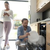 Colocar sal na máquina de lavar loiça