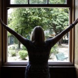 como tirar cheiro de mofo do quarto