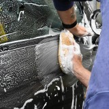 lavar a carroçaria do automóvel