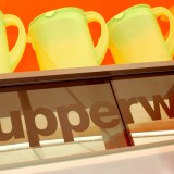 Fábrica da Tupperware à venda