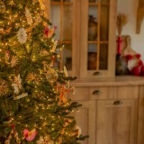 árvore de Natal na sala de estar