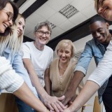 Trabalhadores de diferentes gerações