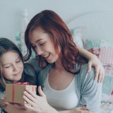 presente a oferecer à mãe