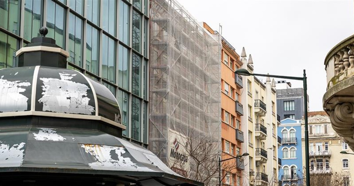 Featured image for article: Portugal Taps EIB for €1.34B to Fund 12,000 Affordable Homes