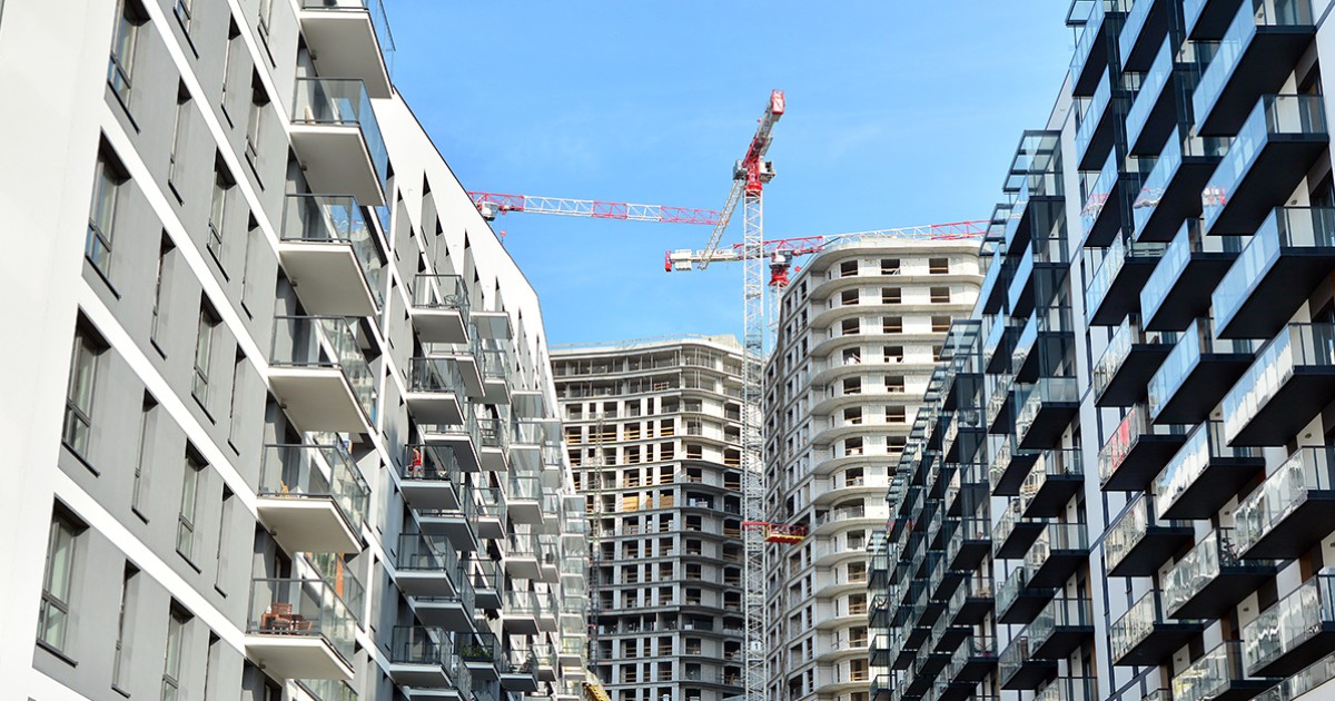 Featured image for article: EU Affordable Housing Plan Targets Portugal's Overvalued Market; Price Controls on Subsidized Homes Debated