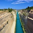 El Canal de Corinto es una infraestructura realizada en el siglo XIX para sortear el rodeo de la península del Peloponeso.